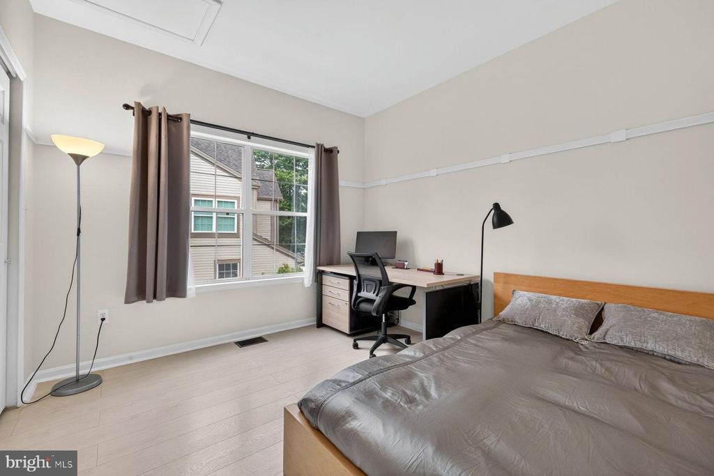 Image 23 of property listing at 20010 GATESHEAD CIR #801, Germantown, MD 20876