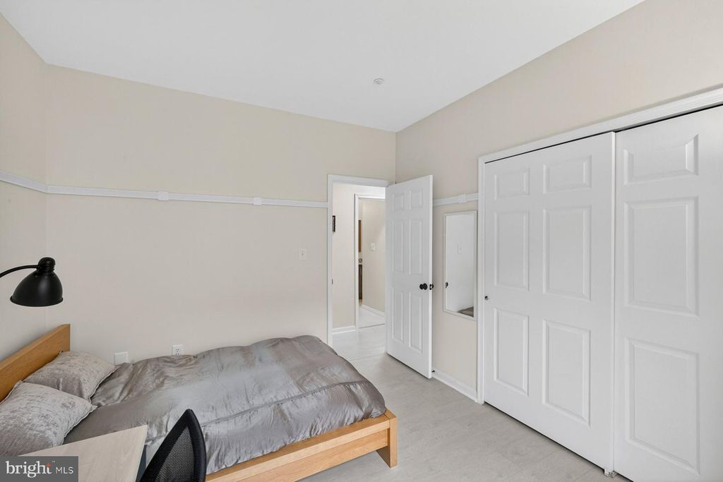 Image 25 of property listing at 20010 GATESHEAD CIR #801, Germantown, MD 20876