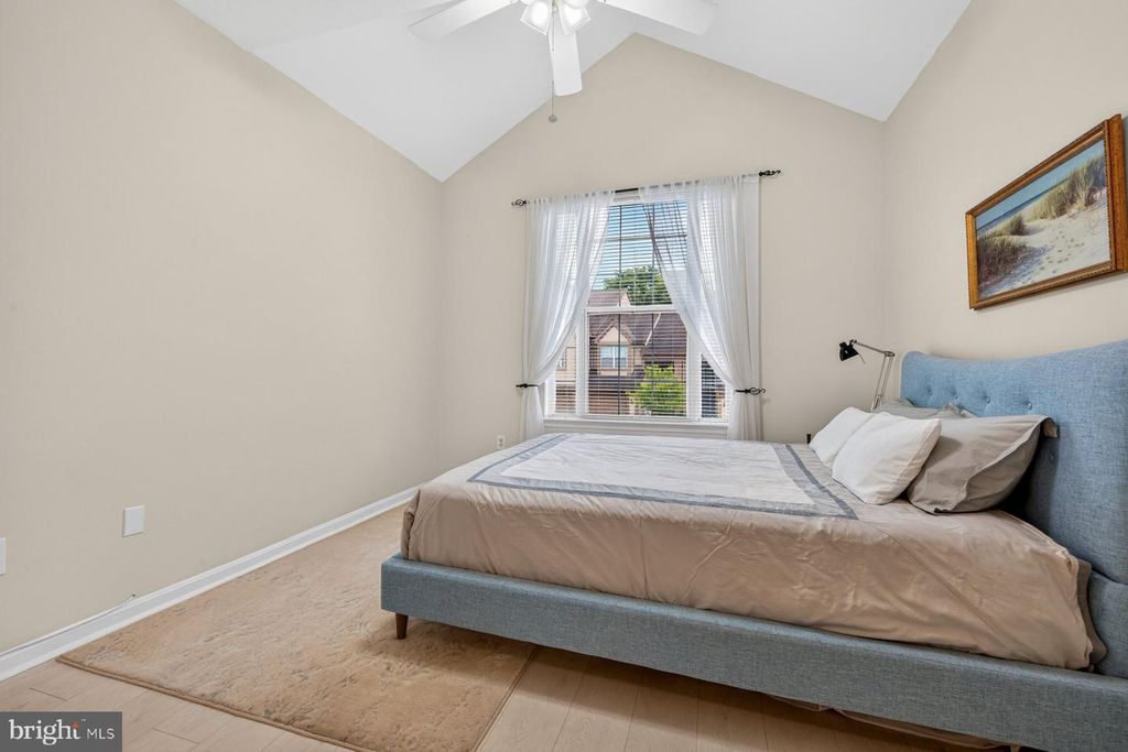 Image 27 of property listing at 20010 GATESHEAD CIR #801, Germantown, MD 20876
