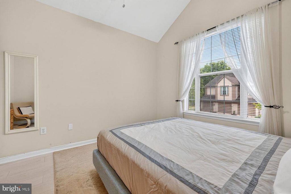 Image 28 of property listing at 20010 GATESHEAD CIR #801, Germantown, MD 20876