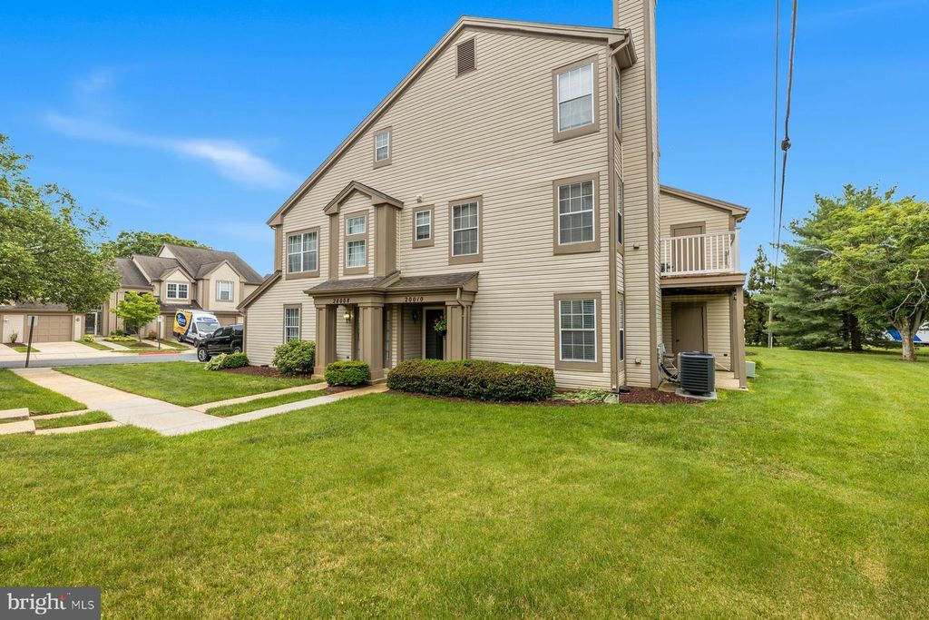Image 3 of property listing at 20010 GATESHEAD CIR #801, Germantown, MD 20876