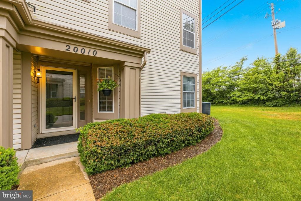 Image 36 of property listing at 20010 GATESHEAD CIR #801, Germantown, MD 20876