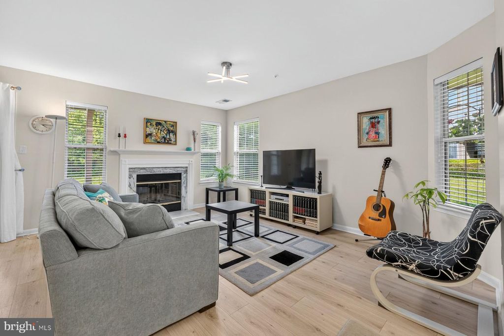 Image 4 of property listing at 20010 GATESHEAD CIR #801, Germantown, MD 20876