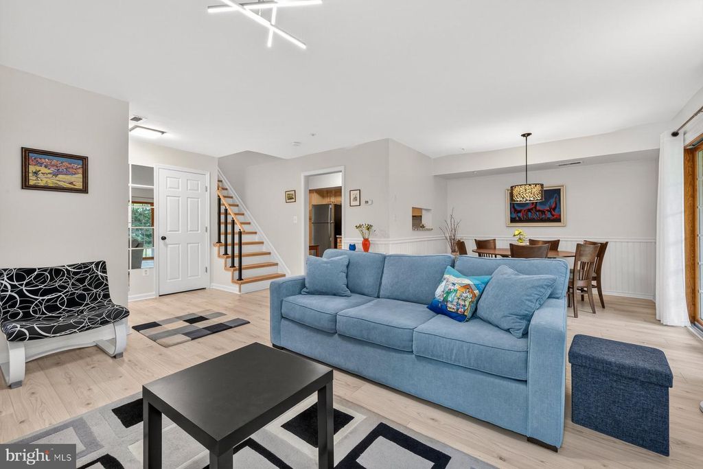 Image 6 of property listing at 20010 GATESHEAD CIR #801, Germantown, MD 20876