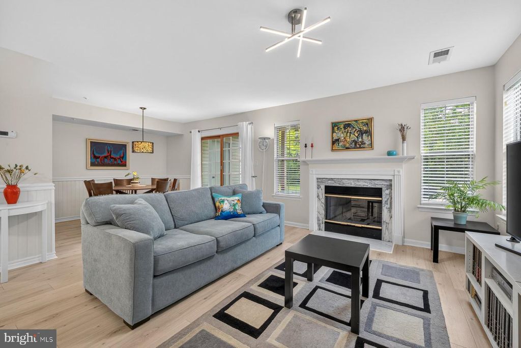 Image 7 of property listing at 20010 GATESHEAD CIR #801, Germantown, MD 20876