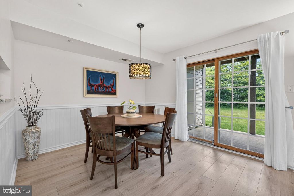 Image 8 of property listing at 20010 GATESHEAD CIR #801, Germantown, MD 20876