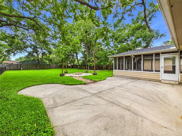 1922 Abilene, League City, TX 77573