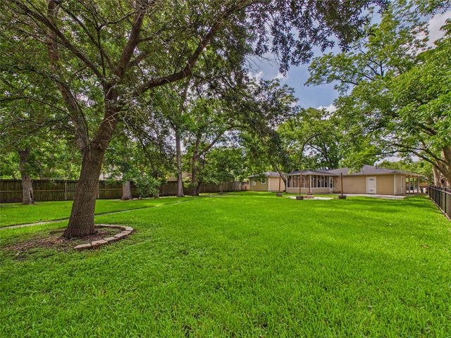 1922 Abilene, League City, TX 77573