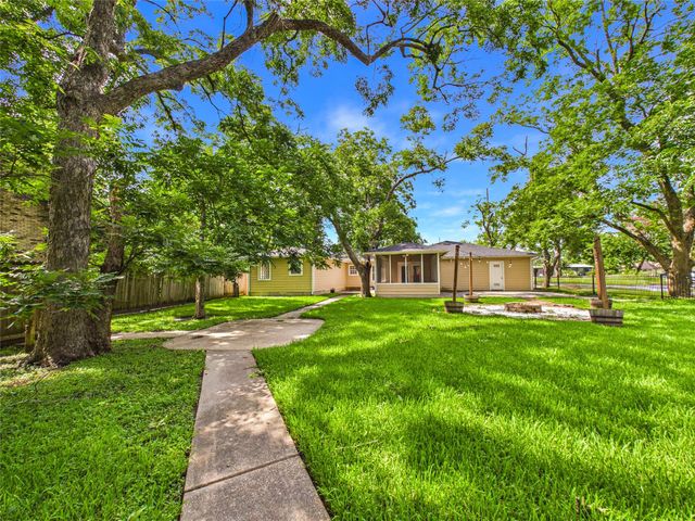 1922 Abilene, League City, TX 77573