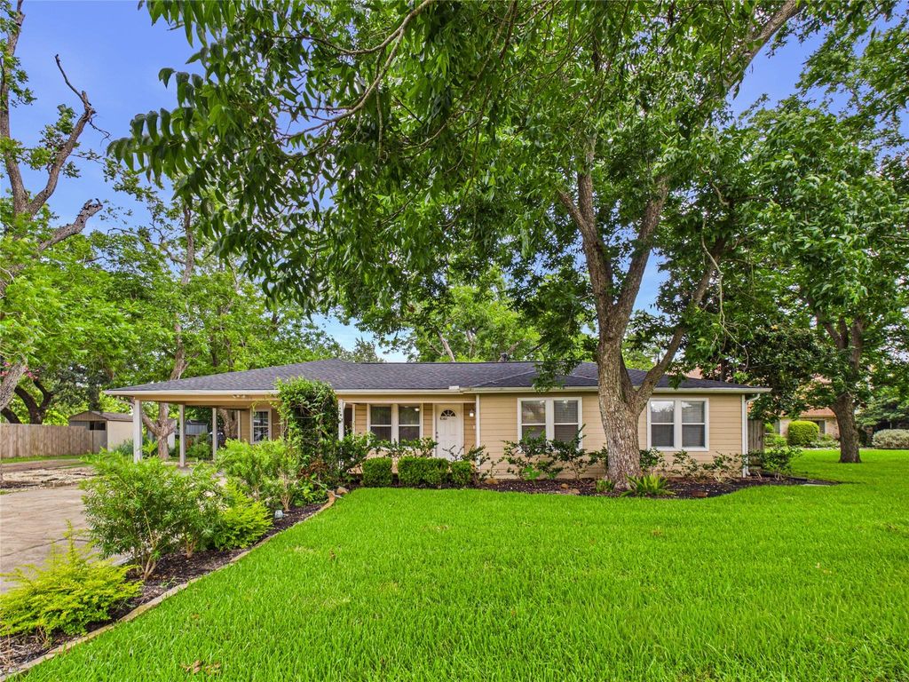 1922 Abilene, League City, TX 77573