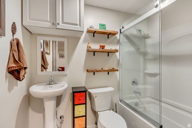 2268 W HARKER FARM LN, Taylorsville, UT 84129