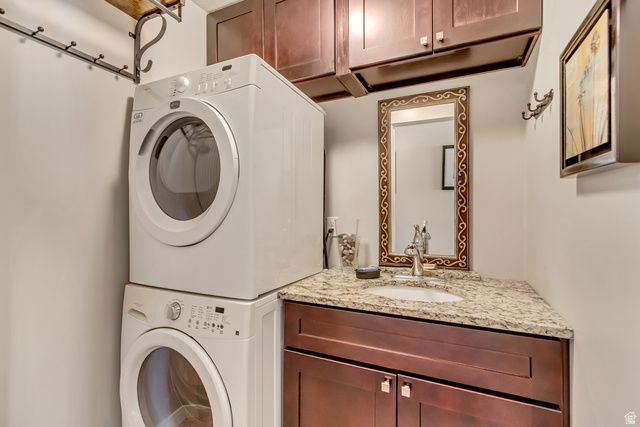 2268 W HARKER FARM LN, Taylorsville, UT 84129