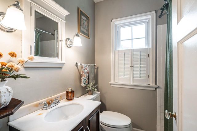1952 N 119th STREET, Wauwatosa, WI 53226