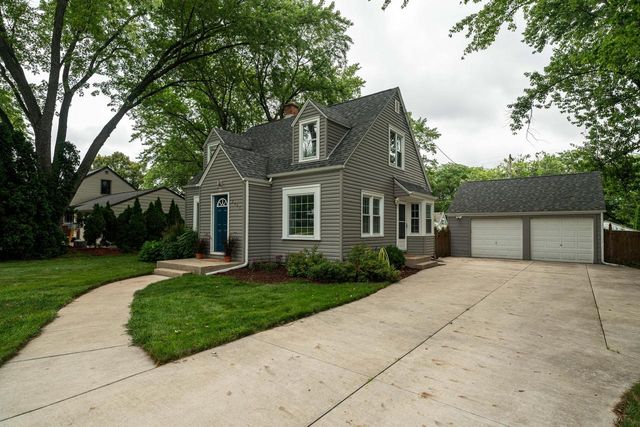 1952 N 119th STREET, Wauwatosa, WI 53226