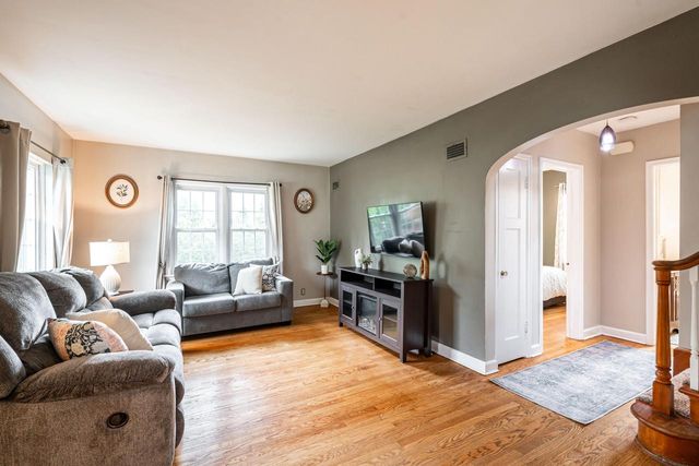 1952 N 119th STREET, Wauwatosa, WI 53226