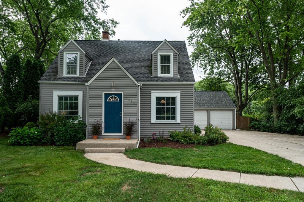 1952 N 119th STREET, Wauwatosa, WI 53226