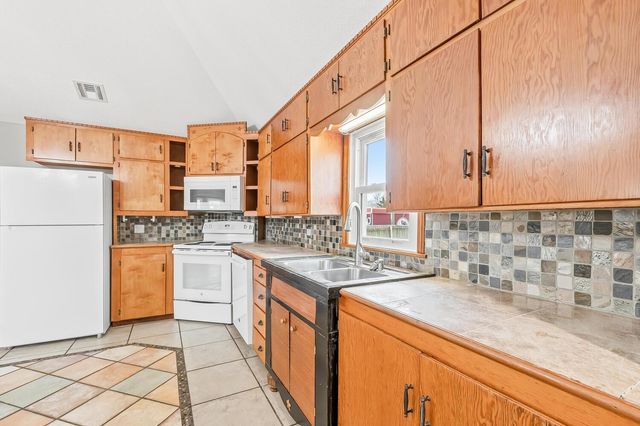 2915 N Charles Ave, Wichita, KS 67204