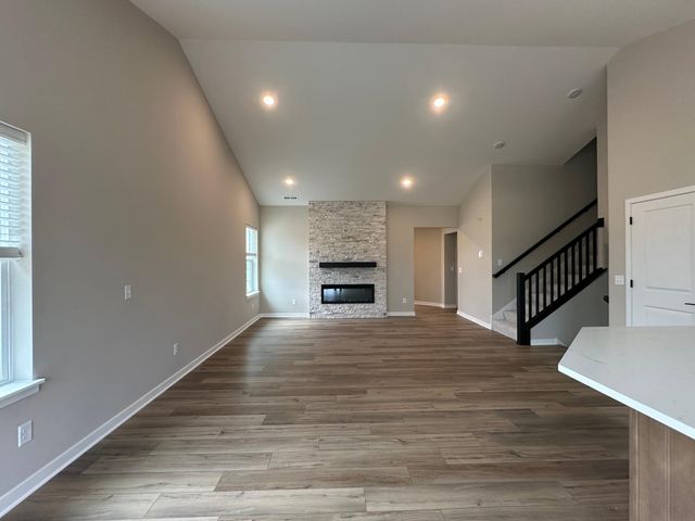 1664 Lund Way, Shakopee, MN 55379