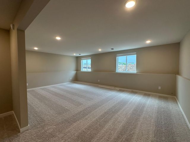 1664 Lund Way, Shakopee, MN 55379