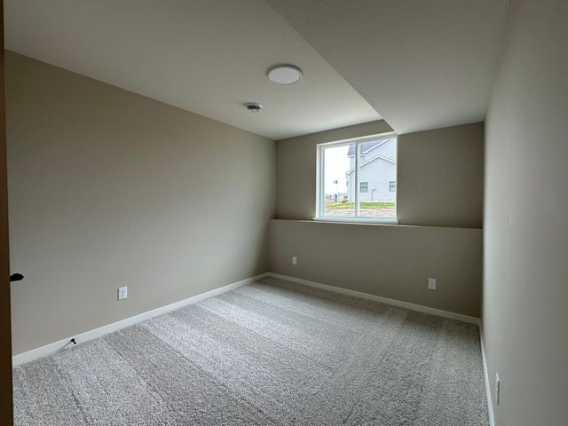 1664 Lund Way, Shakopee, MN 55379