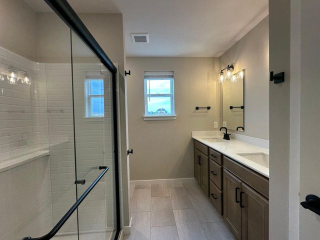 1664 Lund Way, Shakopee, MN 55379