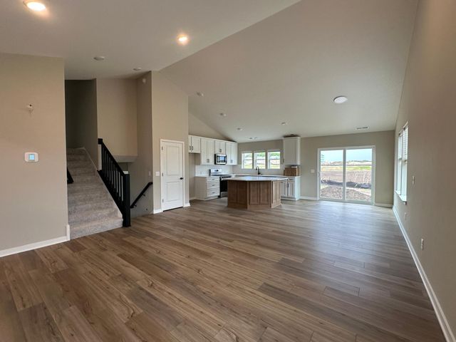 1664 Lund Way, Shakopee, MN 55379