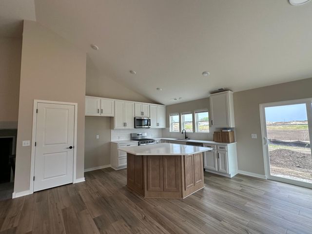 1664 Lund Way, Shakopee, MN 55379