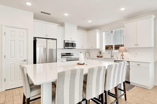 163 Reunion Way S, Madera, CA 93636