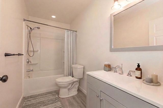 33 Lamplighter 33, Easton, MA 02375