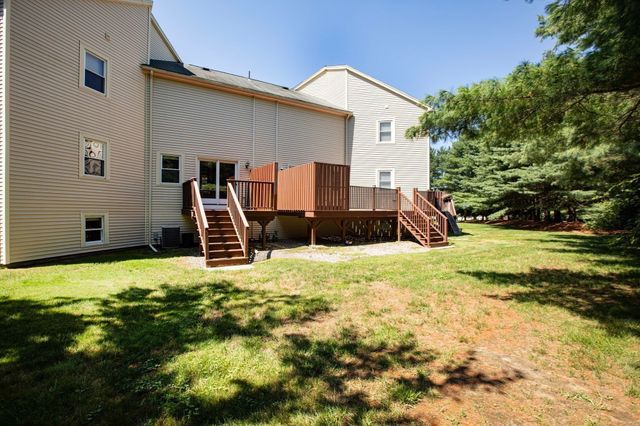 33 Lamplighter 33, Easton, MA 02375