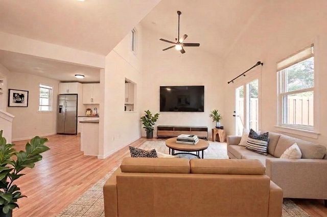 33 Lamplighter 33, Easton, MA 02375