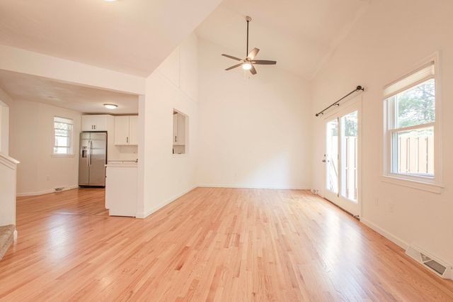 33 Lamplighter 33, Easton, MA 02375