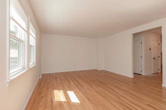 33 Lamplighter 33, Easton, MA 02375