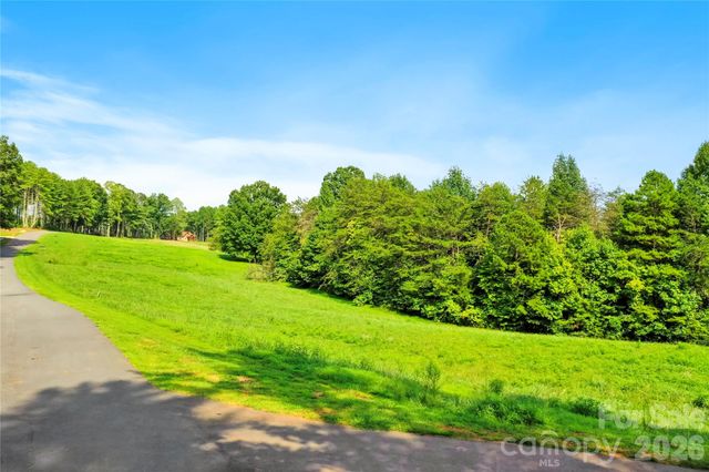 2093 Thoroughbred Way, Lenoir, NC 28645