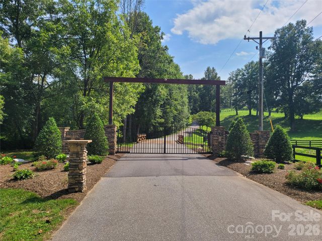 2093 Thoroughbred Way, Lenoir, NC 28645