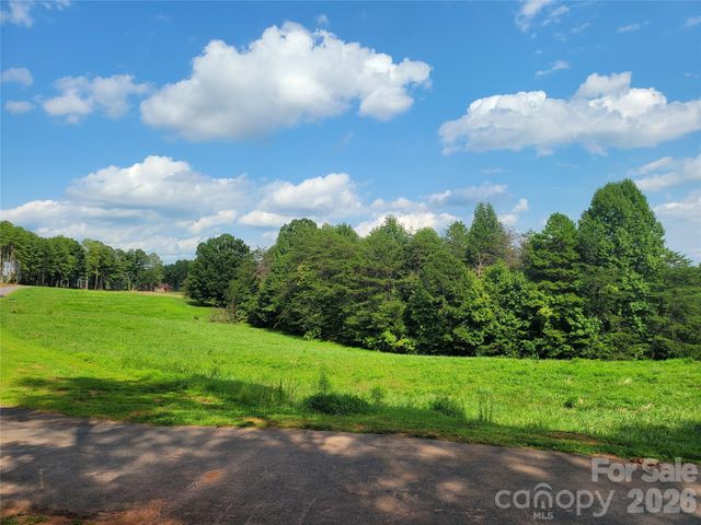 2093 Thoroughbred Way, Lenoir, NC 28645