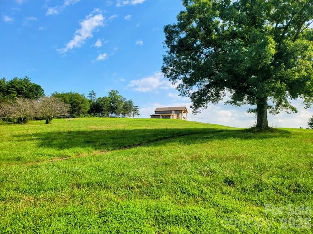 2093 Thoroughbred Way, Lenoir, NC 28645