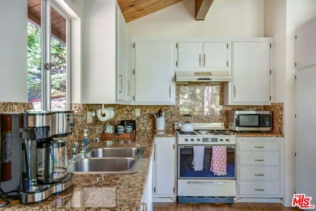 2378 Rim Of The World Drive, Running Springs, CA 92382