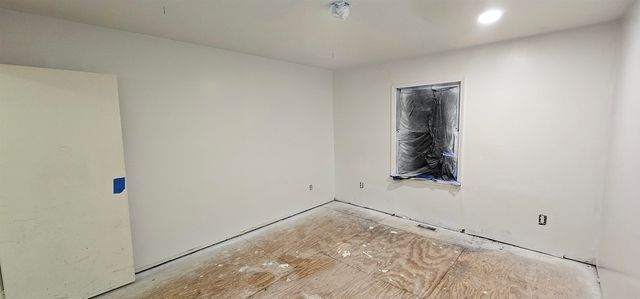 2109 S Grove St, Wichita, KS 67211