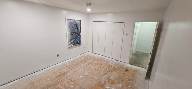 2109 S Grove St, Wichita, KS 67211