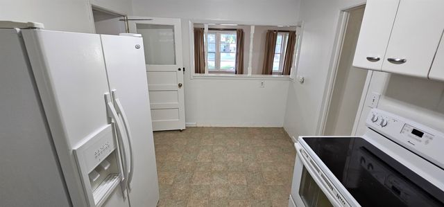 2109 S Grove St, Wichita, KS 67211