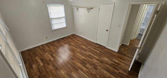 2109 S Grove St, Wichita, KS 67211