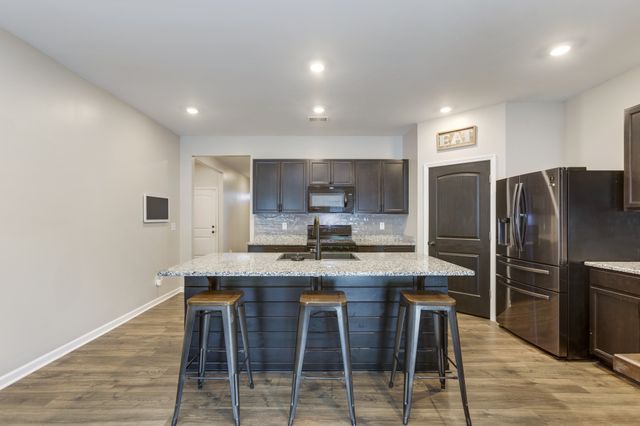5051 Hunters Village Dr, Lebanon, TN 37087