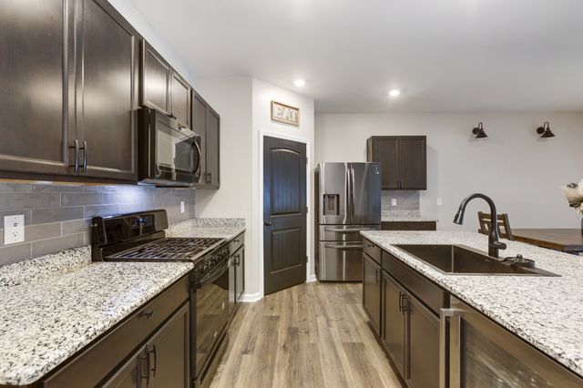5051 Hunters Village Dr, Lebanon, TN 37087