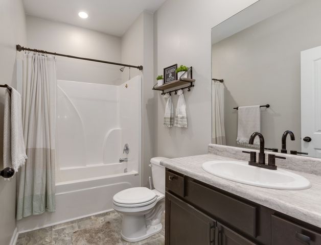 5051 Hunters Village Dr, Lebanon, TN 37087