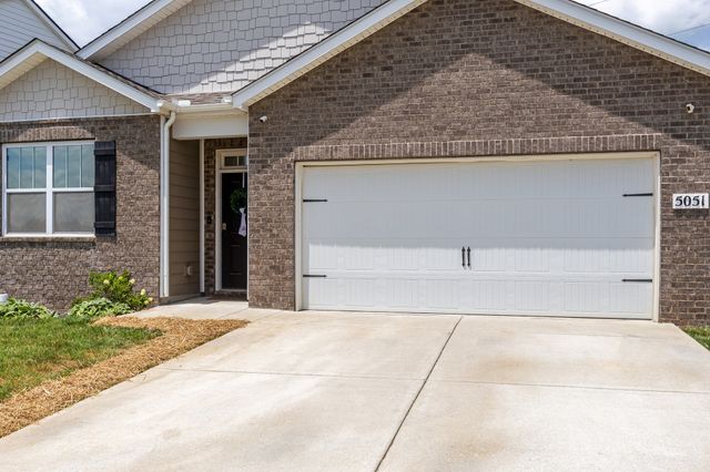 5051 Hunters Village Dr, Lebanon, TN 37087