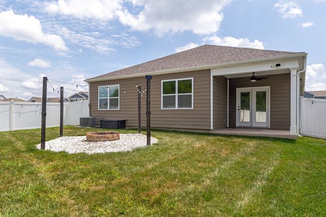 5051 Hunters Village Dr, Lebanon, TN 37087