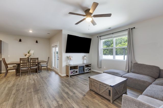 5051 Hunters Village Dr, Lebanon, TN 37087