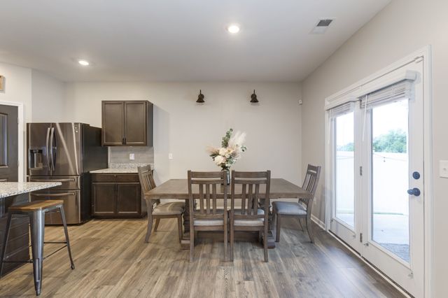 5051 Hunters Village Dr, Lebanon, TN 37087