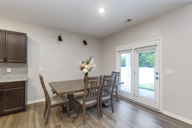 5051 Hunters Village Dr, Lebanon, TN 37087